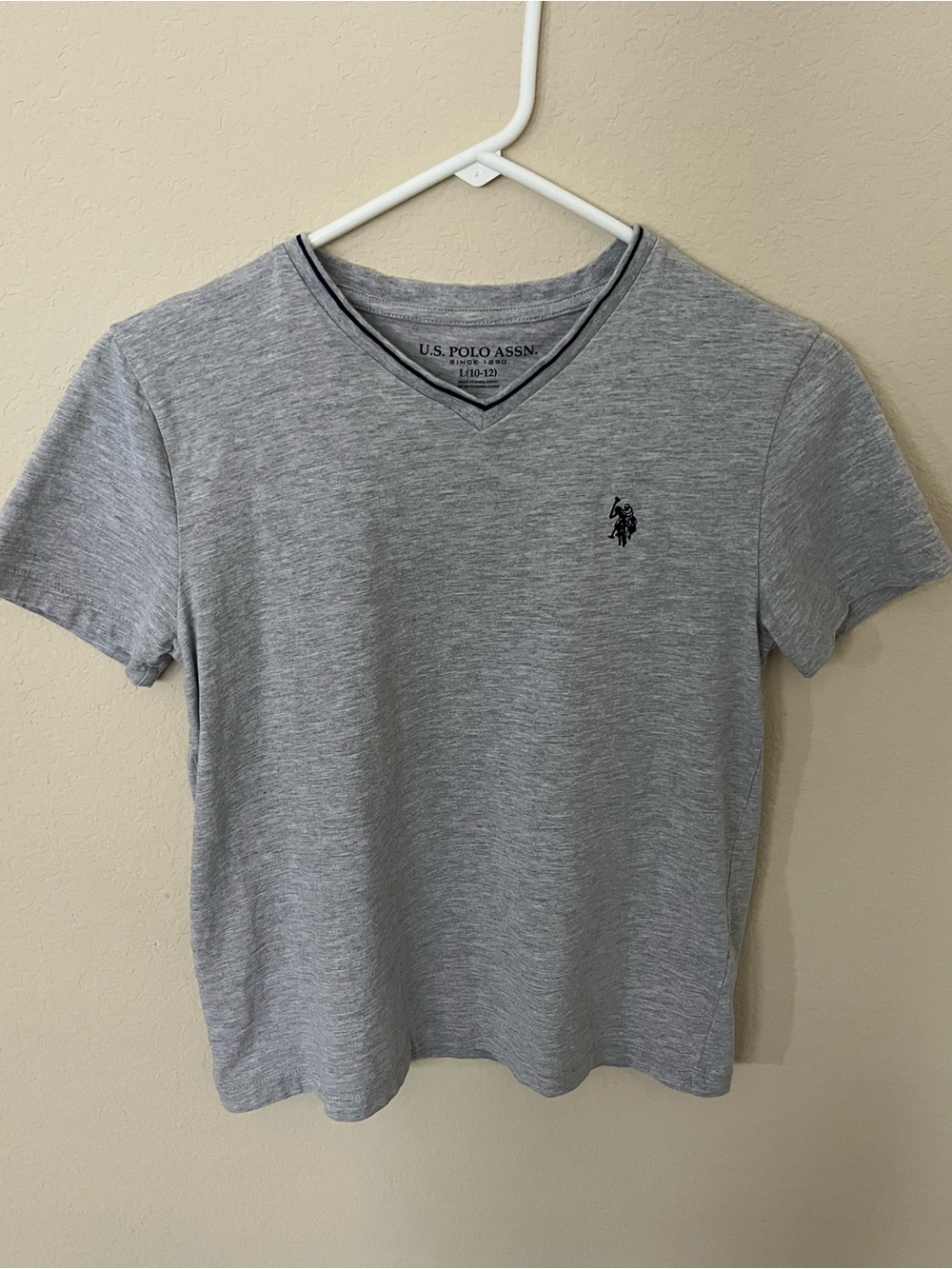 U.S. Polo Assn. Boys Gray V-Neck T-Shirt Large 10/12 Casual - Picture 1 of 4